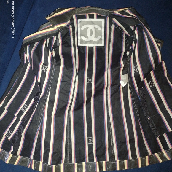 SOLD ♥️CHANEL 2007 Collection Rain Jacket - Picture 15 of 17